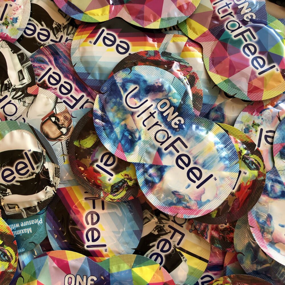 ONE UltraFeel – анатомічний презерватив з ультратонкого латексу